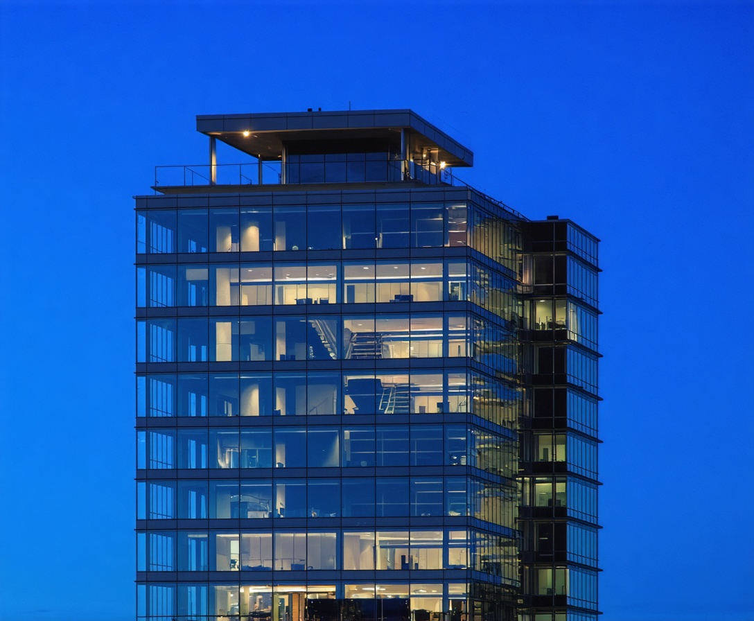 Modern glass skyscraper in San Francisco housing the Synthetix Design Academy headquarters